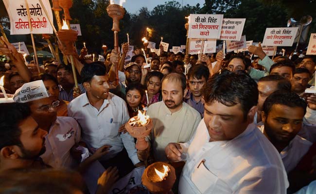 Aam Aadmi Party Takes Out Candle March to Protest Atrocities on Dalits