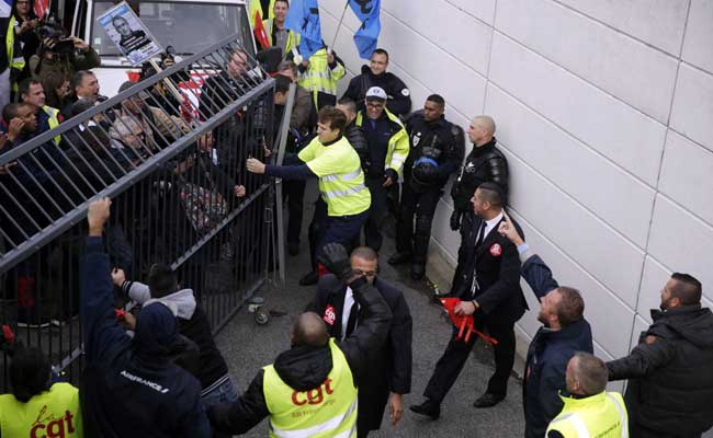 Air France Violence 'Could Harm Country's Image': Francois Hollande