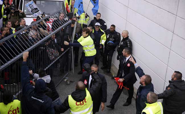 Air France Threatens Job Cuts Triggering 'Violent' Protest