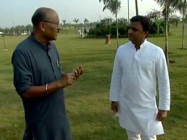 अखिलेश यादव की प्रधानमंत्री को सलाह, "फेसबुक पर कम बात हो, ज़मीन पर ज़्यादा काम हो..."