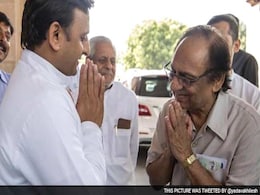 Ghulam Ali Performs in Lucknow, Meets Akhilesh Yadav Ghulam Ali Performs in Lucknow, Meets Akhilesh Yadav