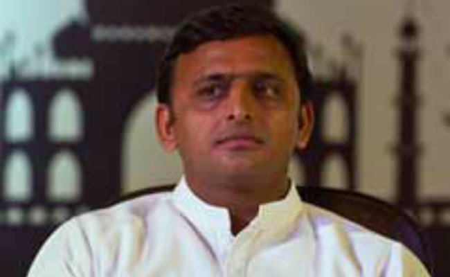 Akhilesh Yadav Meets Family of Dadri Victim, Promises Justice