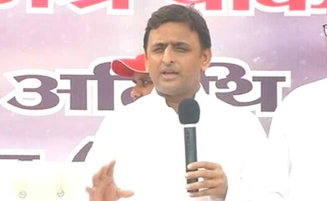 Dadri Mob Killing: Akhilesh Targets PM, Challenges Him To Ban Beef Exports
