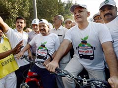 Arvind Kejriwal Cycles to Mark Delhi's First 'Car-Free Day'