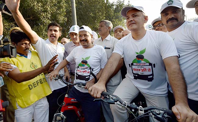 Arvind Kejriwal Cycles to Mark Delhi's First 'Car-Free Day'