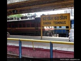 बांद्रा स्टेशन पर यात्री से मारपीट के आरोप में रेलवे टीसी के खिलाफ मामला दर्ज  बांद्रा स्टेशन पर यात्री से मारपीट के आरोप में रेलवे टीसी के खिलाफ मामला दर्ज
