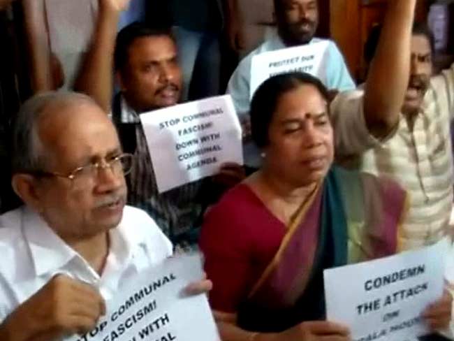 दिल्ली पुलिस की रेड से गुस्साये केरल हाउस ने फिर परोसना शुरू किया 'बीफ फ्राई'