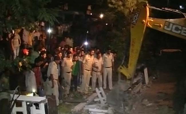 2 Dead, 5 Injured After Wall of Flyover Collapses in Bhopal