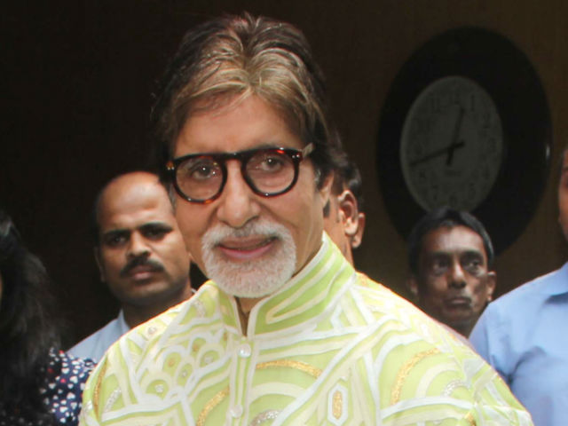 Amitabh Bachchan Shares Picture of World's Largest Durga Idol