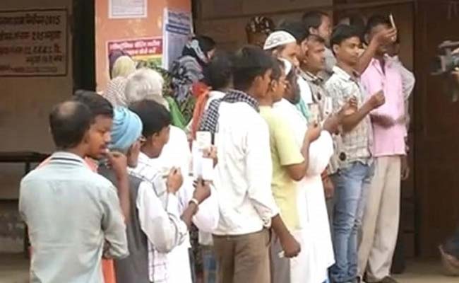 बिहार चुनाव : दूसरे चरण में 55 फीसदी मतदाताओं ने डाले वोट