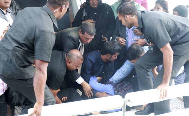 Maldives President Sacked Defence Minister Sacked After Boat Blast