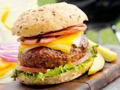 Lab-Grown Meat Burger May Hit Stores in Five Years