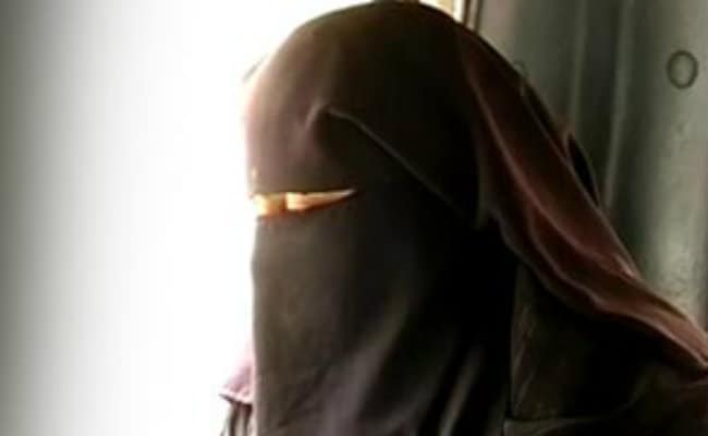 Muslim Girls Harassed For Not Wearing Burqa In Uttar Pradesh - UP: मुस्लिम लड़कियों ने सुनाई आपबीती, कहा- बुर्का पहनने के लिए किया जा रहा मजबूर | UP News In Hindi