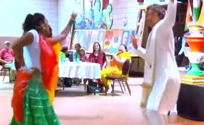 Canadian PM Justin Trudeau Burns the Dance Floor... Bhangra Beat <i>Te</i>