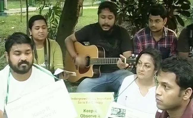 In Kolkata, a Condolence Meet for a 'Murdered' Tree