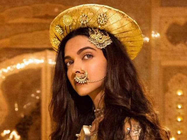 Deewani Deepika is Fascinating in New Bajirao Mastani Song