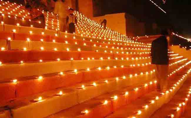 Diwali पर लग रहा है सूर्य ग्रहण फिर कैसे होगी गणेश लक्ष्मी की पूजा, यहां जानिए !