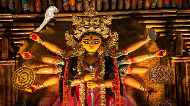 Durga Puja 2025: 10 Delicious Dishes You Must Eat During the Festival