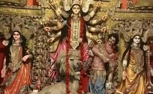 धार्मिक सौहार्द की अनोखी मिसाल, मां दुर्गा और ताजिया एक ही पंडाल में