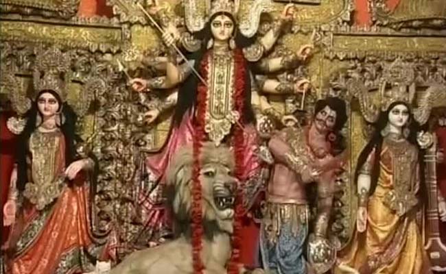 Durga Puja Festivities Mesmerise Foreigners in Kolkata