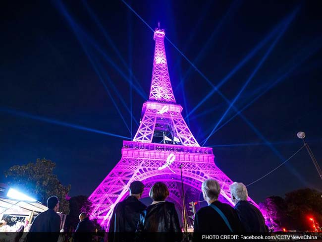 In Pics : गुलाबी रंग में क्यों नहाया हुआ है पेरिस का मशहूर एफिल टावर?