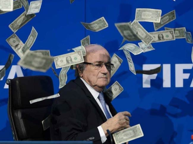 अभी इस्तीफा नहीं देंगे फीफा के अध्यक्ष सैप ब्लैटर
