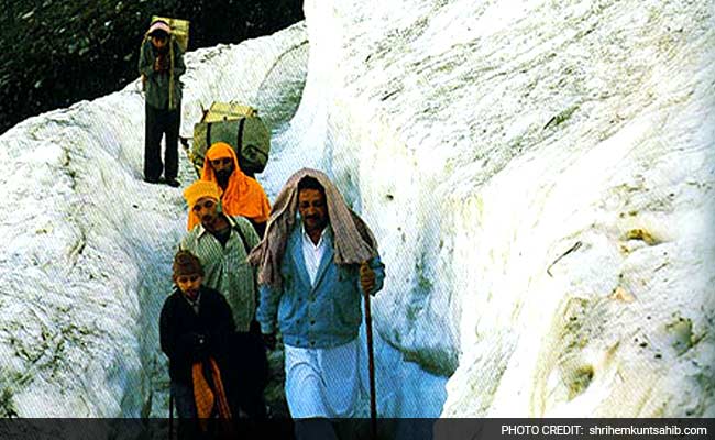 हेमकुंट साहिब के कपाट खुले, छह महीने बर्फ से ढका रहता है गुरुद्वारा...