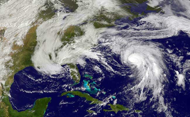 Hurricane Joaquin Weakens as it Heads Towards Bermuda