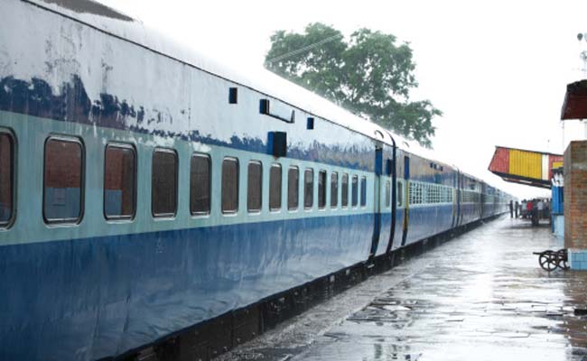 सहारनपुर : डीएमयू ट्रेन के इंजन में आग, कोई नुकसान नहीं
