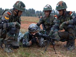 ...जब दो हफ्तों तक भारत और चीन की सेनाओं ने मिलकर बहाया पसीना ...जब दो हफ्तों तक भारत और चीन की सेनाओं ने मिलकर बहाया पसीना