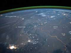 This is What the India-Pakistan Border Looks Like at Night From Space