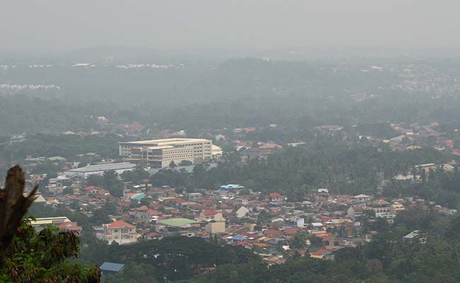 Indonesia Readies Warships for Haze Evacuation