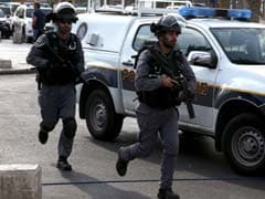Palestinian Wounds Israeli Policeman in Attempted Suicide Bombing