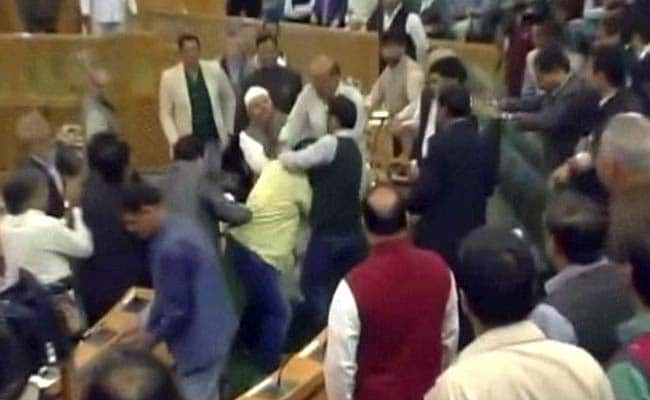 जम्मू-कश्मीर में 'बीफ पार्टी' से भड़की BJP, निर्दलीय विधायक को सदन के भीतर ही पीट डाला