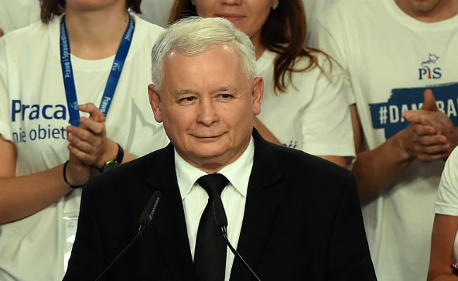 Polish's Former PM Jaroslaw Kaczynski Slams Top Court at Pro-Government Rally