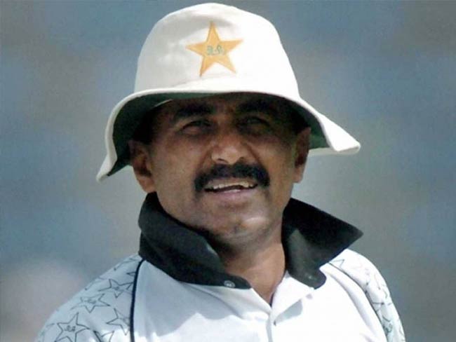 पूर्व पाकिस्तानी क्रिकेटर जावेद मियांदाद के स्वागत को लेकर बीजेपी ने कसा शिवसेना पर तंज