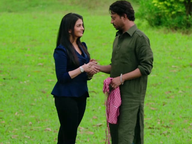 Aishwarya Rai dan Irrfan Khan dalam adegan film Jazbaa