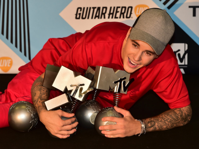 Justin Bieber Wins Big At MTV Europe Music Awards 2015