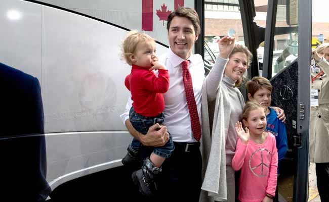 Justin Trudeau Out of Father's Shadow -- and Into His Shoes