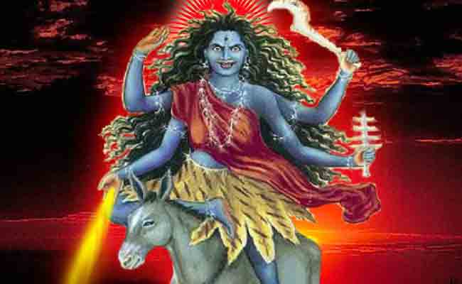 Navratri 2017 : नवरात्रि के सातवें दिन होती है शत्रुओं का नाश करने वाली मां कालरात्रि की उपासना