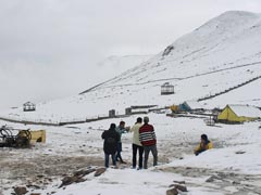 Kashmir Valley Receives Rain, Snowfall