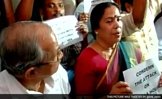 Beef Row: Lawmakers Protest Outside Kerala House in Delhi