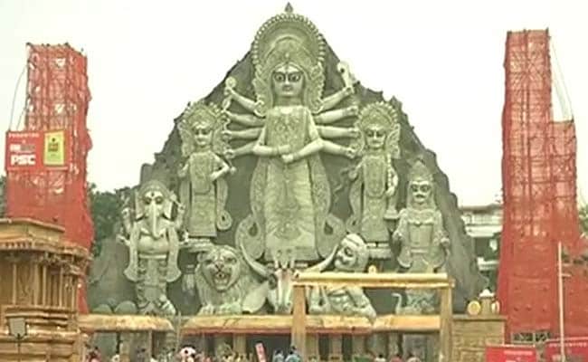 Stampede at Pandal of Kolkata's Largest Durga Idol