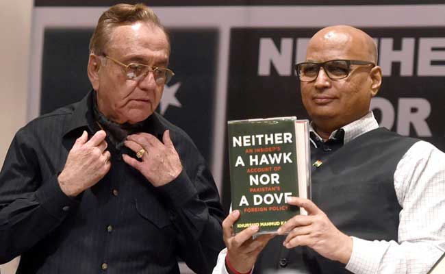 Ex-Pak Minister Kasuri's Book Launched in Mumbai, Despite Paint Attack on Sudheendra Kulkarni