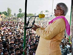 RJD Chief Lalu Prasad Escapes Unhurt as Stage Collapses in Arwal Rally