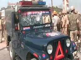 मेरठ : थाने में सपाइयों ने तोड़ी दरोगा की टांग, महिला सपा नेता ने भी जड़ दिया थप्पड़ मेरठ : थाने में सपाइयों ने तोड़ी दरोगा की टांग, महिला सपा नेता ने भी जड़ दिया थप्पड़