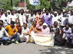 नगर निगम के सफाईकर्मियों ने सीएम केजरीवाल के घर के बाहर किया विरोध प्रदर्शन