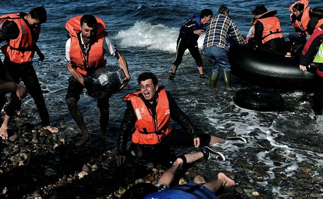 8 Migrants Drown After Boat Sinks Off Greek Island Coastguard 