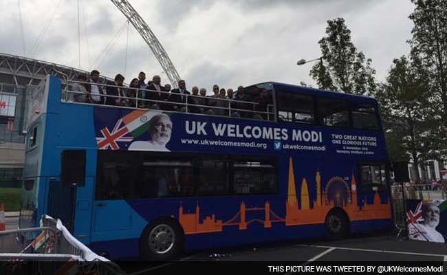 Indian Community Launches 'Modi Express' Bus in UK
