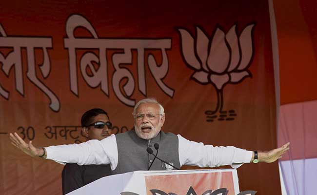 PM Narendra Modi Hits Out at 'Grand Alliance': 'If I Am Bahaari, What is Sonia Gandhi?'